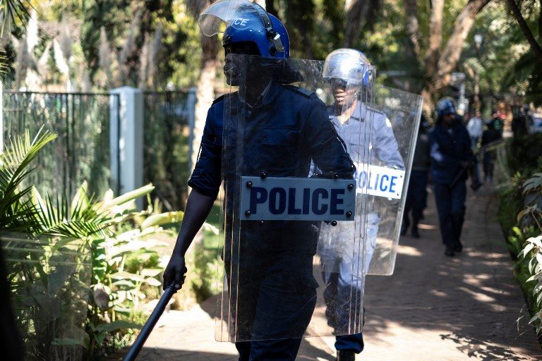 Police in Zimbabwe Detain Freelance Journalist